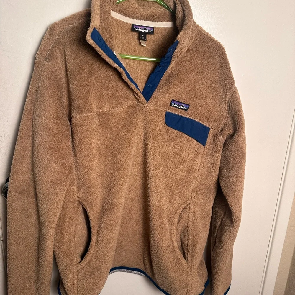 Patagonia Tan and Blue Women's Cowl Sweater - Picture 4 of 5